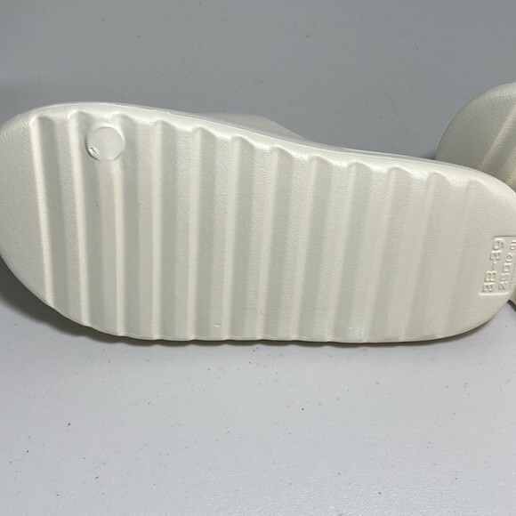 Cloud Cushion Shoes Off White Size 7 NWT - Picture 6 of 9